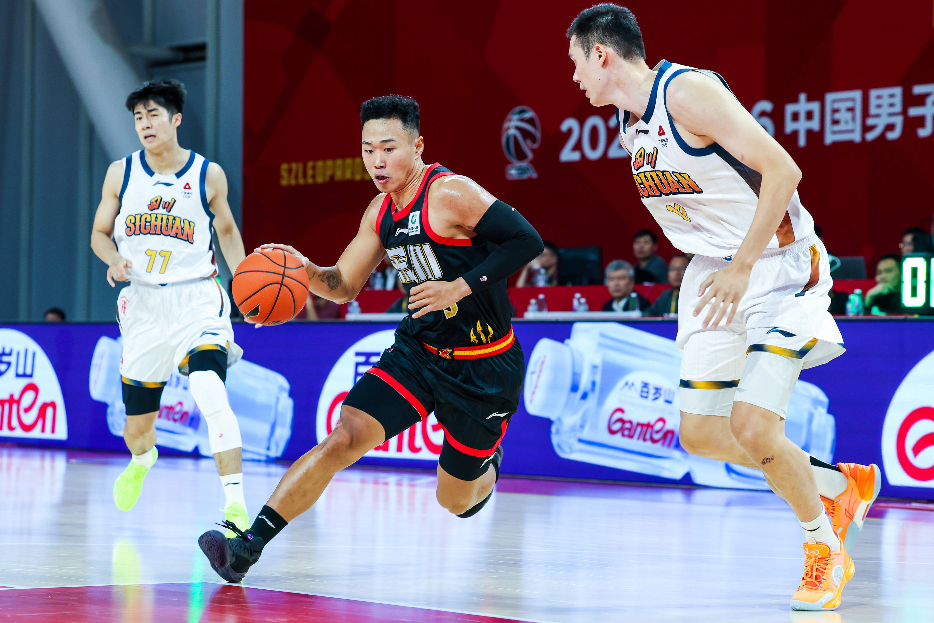 -重磅！风云突变深圳男篮今夜完成体检窗口期多伦多猛龙备战CBA季后赛，赛前圣安东尼奥马刺调整名单以备英超